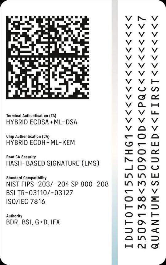 Rückseite: Demonstrator eines quantensicheren Personalausweises,(Bild:  Bundesdruckerei GmbH)