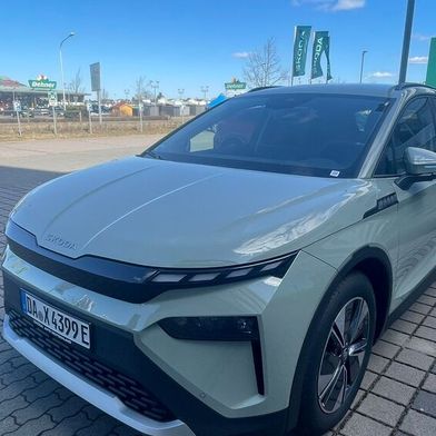 Skoda ist die Marke mit den zweitmeisten E-Auto-Zulassungen in Deutschland im laufenden Jahr – auch dank des neuen Elroq. (Bild: Grimm – VCG)