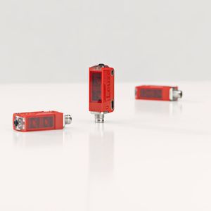 L'ODT3CL1-2M s'acquitte des tâches de détection et fournit au contrôleur de la machine des informations sur la distance. Il détecte aussi les objets à structure colorée jusqu'à deux mètres de distance.(Source :  Leuze AG)