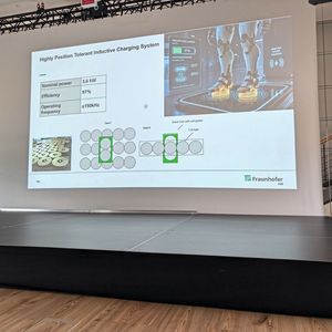 Verschiedene Spulenanordnungen für Roboterfüße illustriert.(Bild:  Dr. Bernd Eckardt, Fraunhofer IISB)