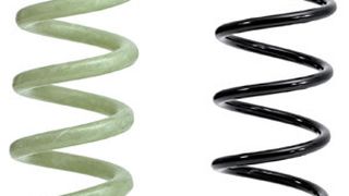 Alles neu: Links die GFK-Feder, rechts ein klassisches Exemplar aus Stahl (Foto: Audi)