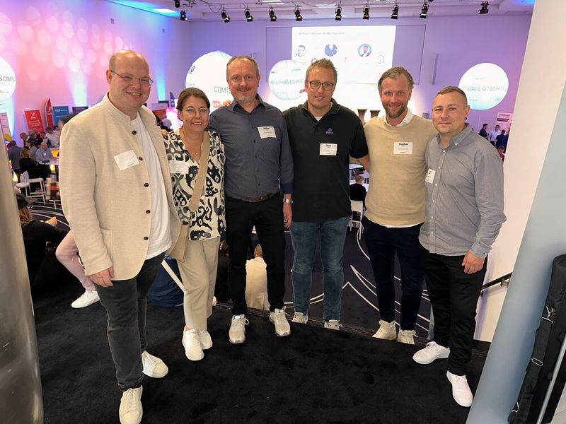 Hauptsponsoren des Events sind (v. l.) Sven Wortmann, Christine Gründer, Volker Kaps, Sven Göbel, Stephan Teinert und Lars Stolpe. (Bild: Vogel IT-Medien GmbH)