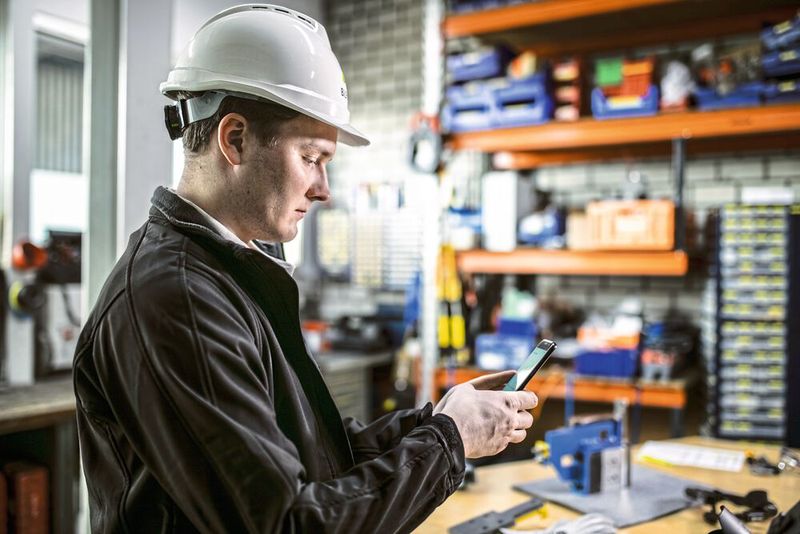 Wer mit der Zeit gehen und Wissen in Form einfacher, kurzer Erklärvideos verfügbar machen will, kann das etwa mit Bilfingers Industrial-Tube Videoplattform machen. (Bild: Bilfinger)