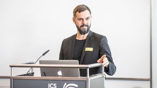 „Wir nutzen die aktuellen Herausforderungen, um weitere Maßnahmen zu ergreifen, die der Weltleitmesse langfristig zuträglich sind“, erläutert Florian Niethammer, Projektleiter der Vision bei der Messe Stuttgart.  (Messe Stuttgart)