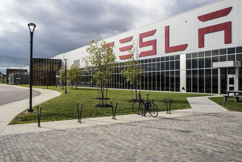 Tesla-Kunden können künftig mit der Kryptowährung Bitcoin bezahlen. Tesla-Kunden können künftig mit der Kryptowährung Bitcoin bezahlen.