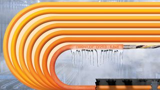 Weltneuheit: Die igus Servoleitungen der Serie CF29 bieten garantierte Sicherheit bei kleinsten Biegeradien und extremen Temperaturen.  (igus GmbH)