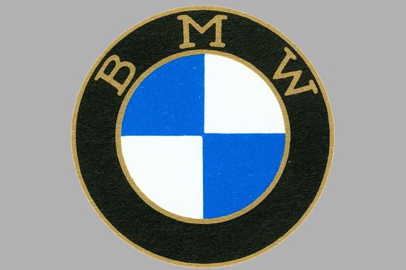 Das erste BMW-Logo entstand 1917 kurz nach der Unternehmensgründung. 