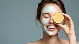 Abb. 1: Hersteller von Kosmetika müssen die Reinheit der verwendeten Fertigungsanlagen und Ausrüstungsgegenstände sicherstellen. (Bild: © yuriyzhuravov - stock.adobe.com)