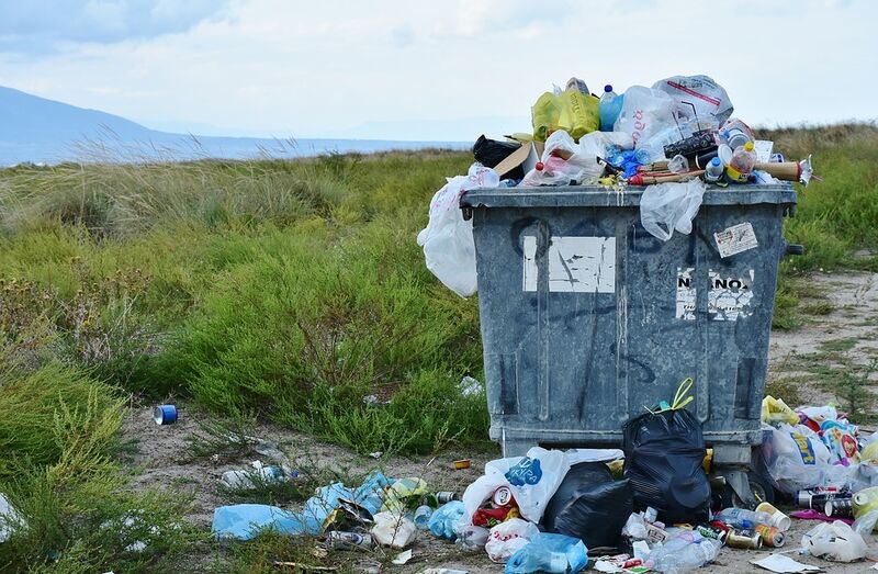 Platz 4: Abfallprodukte  Jeder dritte Befragte nennt die zunehmende Vermüllung als eines der größten Umweltprobleme in Deutschland.  Ein möglicher Lösungsansatz für die wachsende Abfallmenge sind sich selbst zersetzende Materialien, wie sie Wissenschaftler der TU München erforschen. (Bild: RitaE/Pixabay (CC0))