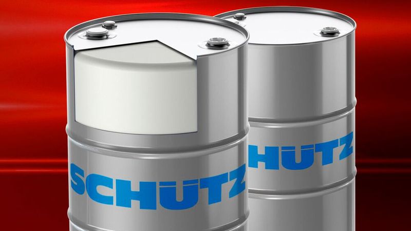 Mit dem Combi-Stahlfass vereint Schütz die Korrosionsfreiheit und Sauberkeit eines Kunststofffasses mit der Stabilität und dem Permeationsschutz eines Stahlfasses. (Bild:  Schütz)