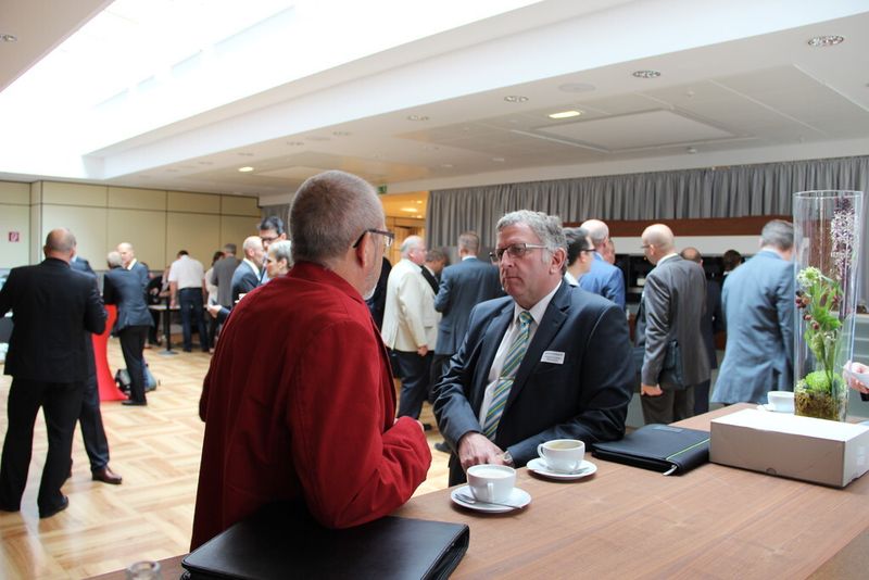 Teilnehmer des Innovationsdialogs im direkten Austausch. (Bild: Horn)