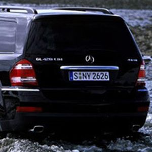 Im Vergleich zum amerikanischen Modell ist die Europa-Variante straffer ausgelegt. Außerdem ist die kaum nachgefragte dritte Sitzreihe nicht serienmäßig, sondern nur optional.