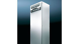 Mit einer integrierten Lösung aus Schaltschrank VX25 und Blue-e+-Kühlgerät will Rittal die Montagezeit eines Schaltschrankes deutlich beschleunigen. (Rittal)