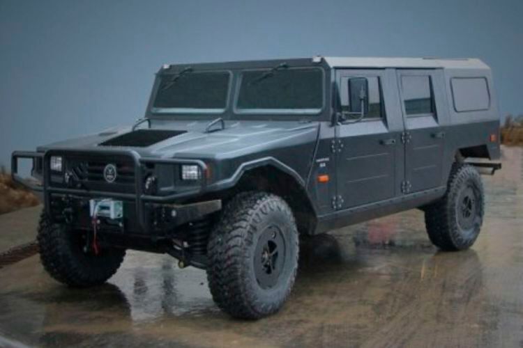 Sieht seinem Vorbild, dem Hummer H1 verdammt ähnlich: Der Vamtac wird vom spanischen Hersteller Uroversa seit 1998 in Serie gebaut. Auch er wurde bislang, analog dem Mega Cruiser mit rund 4.500 Einheiten, lediglich in wenigen Tausend Exemplaren gebaut. (Bild: Urovesa)