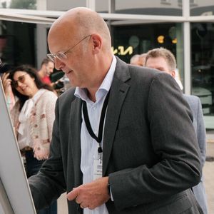 Auch Kia-Deutschland-Geschäftsführer Thomas Djuren nahm an der Eröffnungsfeier teil.(Bild:  BST Creation/PS Union)