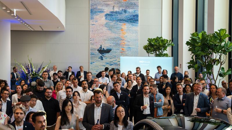 170 geladene Gäste kamen zum Eröffnungsabend. (Bild: Nio)