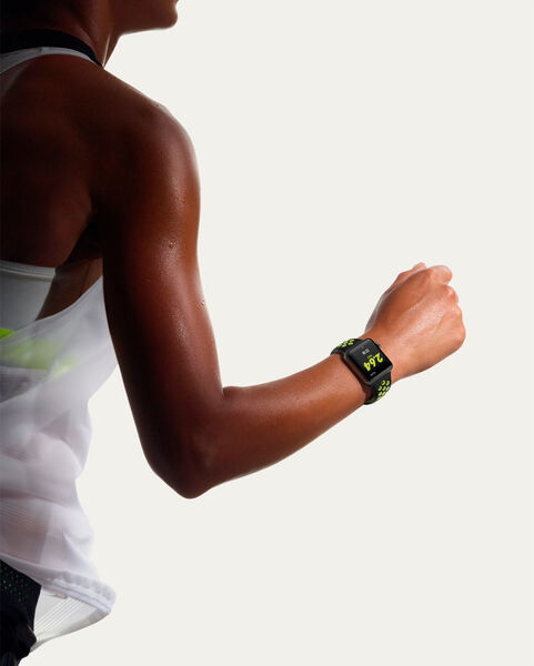 Die Apple Watch Nike+ bietet wie alle Apple Watch Series 2 Modelle integriertes GPS, um Geschwindigkeit, Distanz und Route zu verfolgen, sodass Nutzer ohne ein iPhone laufen können. (Apple)