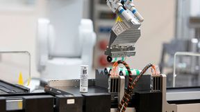 Es ist erreicht! Forscher haben es geschafft, Lithium-Ionen-Batterien mit bisher problematischen Aluminium-Anoden eine hohe Energiedichte und eine nachhaltige, sichere, günstige und robuste Zellarchitektur zu geben. Lesen Sie hier, was sich damit für Vorteile ergeben ... (Bild: Fraunhofer IPA)