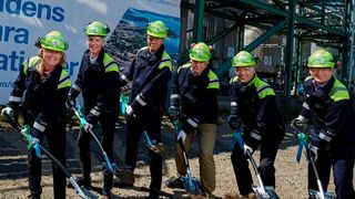 Van Dam and Smit (4th and 5th left) at the groundbreaking  (Akzo Nobel)