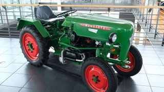 Kurioses Stück im Benz-Showroom: Diesen seltenen Bungartz T7 bietet Lorinser aktuell an. (Lorinser Classic)