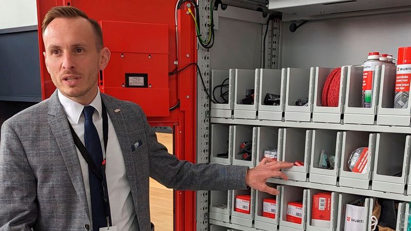 Die Fächer erkennen automatisch, wenn ein Teil entnommen wird. (Bild: Rosenow – VCG)