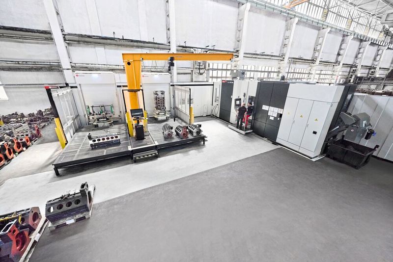 Two operating stations are used for exchanging parts between the individual operations and for loading castings and removing finished parts. (Image:Starrag/Ralf Baumgarten)