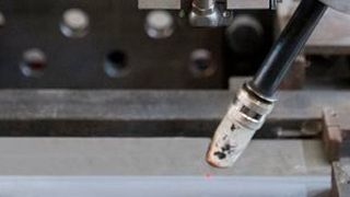 Beim Doppel-Laser-Hybrid-Prozess werden im Vergleich zum MAG-Schweißen in Abhängigkeit der Materialstärke deutlich höhere Schweißgeschwindigkeiten erzielt. (Stahlkontor)