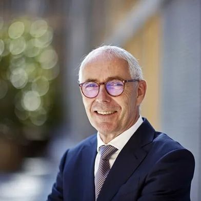 Bundeskanzler Friedrich Merz schickt sich an, eine Reise nach China zu unternehmen. DIHK-Präsident Peter Adrian sieht den Zeitpunkt als ideal an. Denn es gilt, einiges mit China, einem wichtigen Handelspartner für Deutschland, zu bereden. Hier einige Punkte dazu ... (Bild: DIHK / W. Schuering)