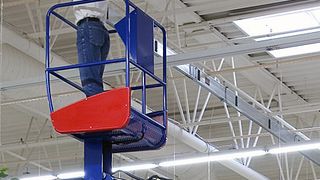 Der selbstfahrende Personen-Lift Turbo F9 ist sehr wendig. Bild: Zarges (Archiv: Vogel Business Media)