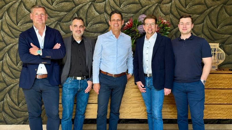 v.l.n.r.: Patrick Witton, Geschäftsführer der Nexoware Tochter DocBee; Florian Talg, Geschäftsführer Visoma; Dr. Oliver Mauss, CEO Nexoware; Mike Bergmann, Geschäftsführer Visoma; Niklas Trüg, VP Finance Nexoware(Bild:  Nexoware)