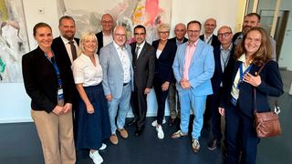 Vorstellung der Studie im Bayerischen Landtag. Personen auf dem Foto (v.l.n.r.) Dr. Cordula Weiß (VCI-LV Bayern), Sascha Schnürer, MdL (CSU), Carolina Trautner, MdL, Staatsministerin a.D. (CSU), Bernhard Seidenath, MdL (CSU), Helmut Schnotz, MdL (CSU), Klaus Holetschek, MdL, CSU-Fraktionsvorsitzender im Bayerischen Landtag, Staatsminister a. D. (CSU), Dr. Andrea Behr, MdL (CSU), Dr. Markus Schneider (Basys), Thorsten Freudenberger, MdL (CSU), Dr. Andreas Jäcker (BMS), Dr. Andreas Heigl (Servier), Martin Mittag, MdL (CSU), Yvonne Ziegler (Novartis).  (Bild: Pharmainitiative Bayern)