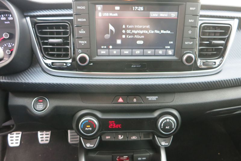 Ebenso bleibt die Klimaanlage mit haptischen Elementen bedienbar. (Bild: Schreiner/»kfz-betrieb«)