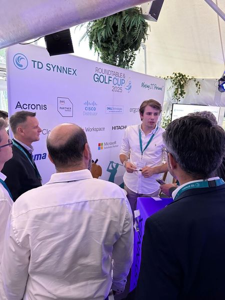 Während Tim Selfies & Autogramme gibt... (Bild: Vogel IT-Medien)