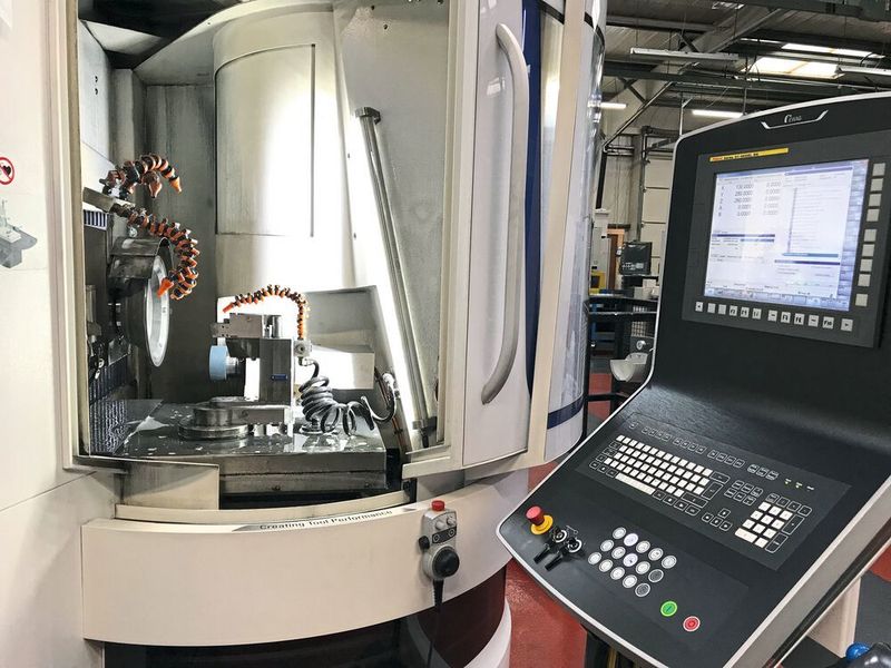 Gilmour Tools in the UK has expanded its range with the 5.5 kW/7,000 revs/min Compact Line grinding machine from Walter Ewag, which offers fast and accurate machining of inserts. The machine’s “three-in-one” dressing unit offers wheel dressing, regeneration and “crushing” in a single package. (Walter Ewag)