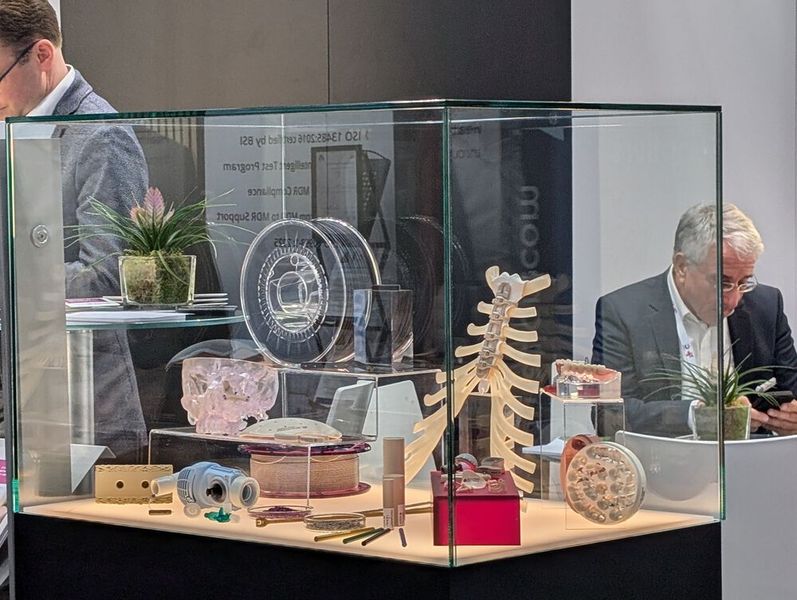 Ausstellungsstücke am Stand von Evonik (Bild: Breunig – VCG)