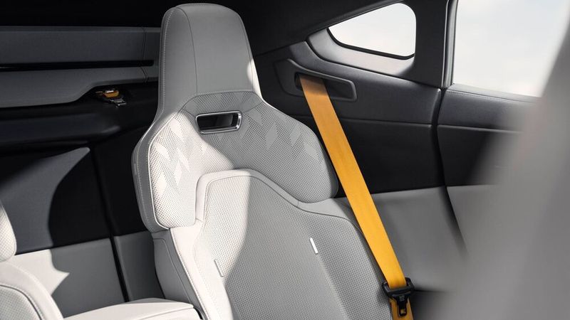 Auf den hinteren Sitzen ist der Komfort mindestens genauso hoch wie vorne. (Bild: Polestar)