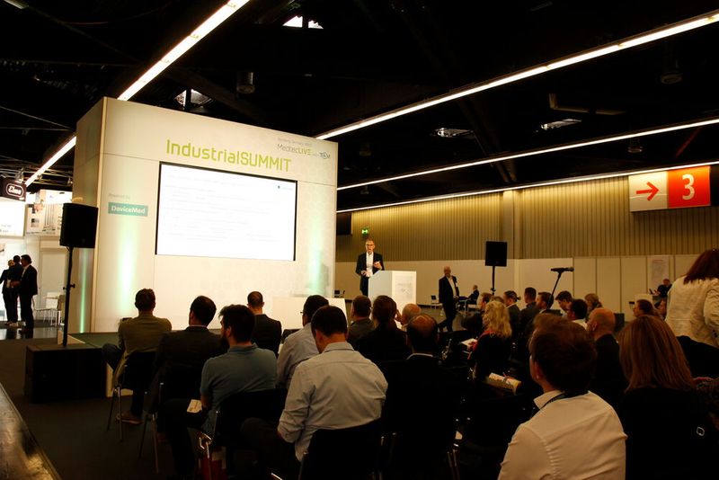 Voll besetzt war der Summit auch während des Vortrags „Regulatorische Zukunftsthemen in der Medizintechnik“ ...  (Bild: Breunig – VCG)