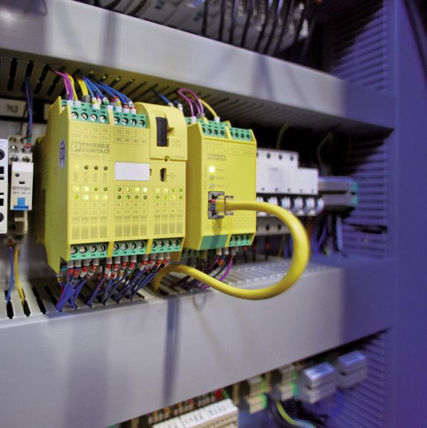 Das eigenständige Sicherheitsmodul PSR-Trisafe und das Sicherheitsrelais PSR-RSM4 zur Geschwindigkeitsüberwachung erweisen sich als einfach handhabbare und kostengünstige Lösung (Bild: Phoenix Contact)