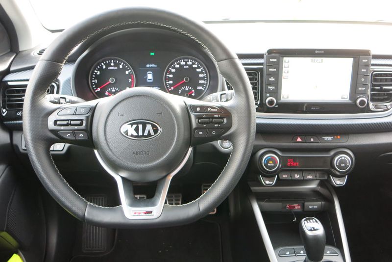 Das Infotainment-Navisystem mit 7-Zoll-Touchscreen kann auch Android Auto und Apple Carplay. (Bild: Schreiner/»lkfz-betrieb«)