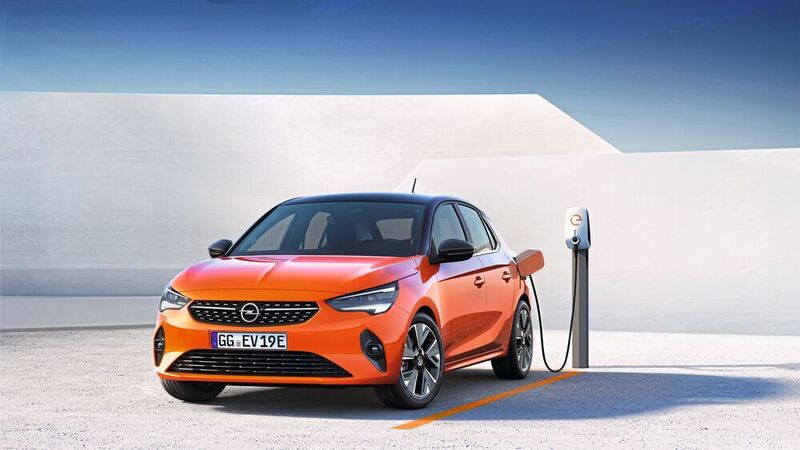 Anfang 2020 kommt der Corsa-e. Er leistet 100 kW/136 PS und 260 Nm Drehmoment, seine 50-kWh-Batterie ermöglicht eine Reichweite bis zu 330 Kilometer (nach WLTP). (Opel)