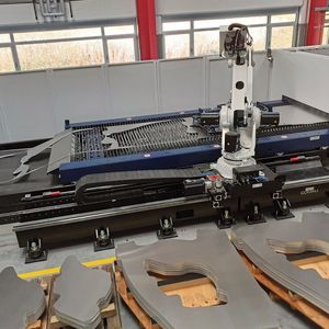 Die Tru Laser 8000 Coil Edition kann bis zu 25 Tonnen aufgerolltes Blech ohne menschliches Zutun vollständig verarbeiten.(Bild:  VCG/Finus)