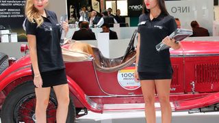 Junge Frauen, alte Autos, neue Maschinen: Impressionen von der EMO Mailand 2015. (Sonnenberg)