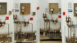 Unter kryogenen Umgebungsbedingungen ist das Messen von Füllstand und Betriebsdruck schwierig – es herrschen oft Temperaturen bis -250 °C. (The Linde Group)