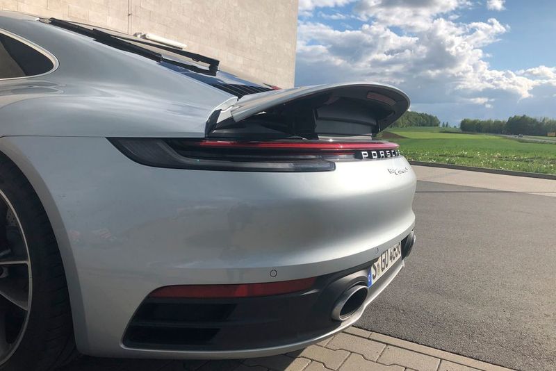 Darüber befindet sich der ausfahrbare Spoiler.. (»Automobil Industrie«/Jens Scheiner)