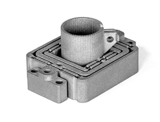 Ein per 3D-Druck gefertigtes Festkörpergelenk aus amorphem Metall. Es kann etwa in Greifergelenken eingesetzt werden. Es punktet mit seiner hohen Verschleißfestigkeit und Lebensdauer.(Bild:  Heraeus AMLOY Technologies)