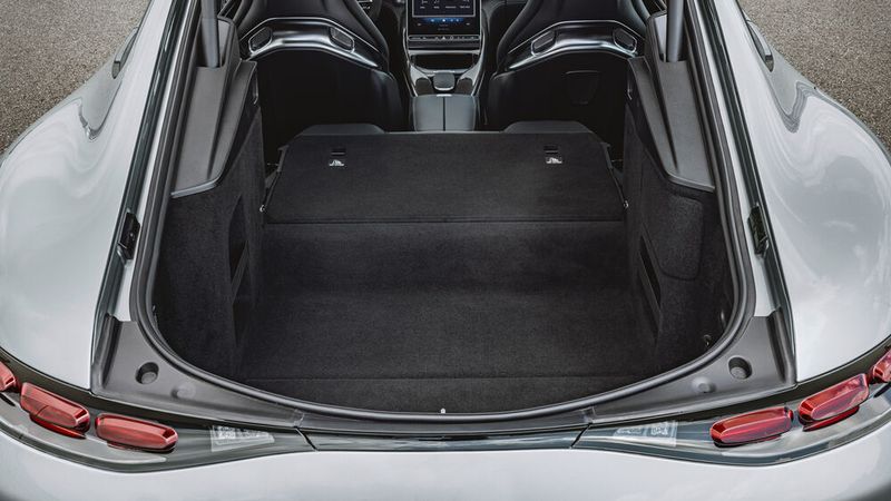 Der Stauraum ist durch das Umlegen der Rücksitzlehnen von 321 auf 675 Liter erweiterbar. (Bild: Mercedes-Benz AG)