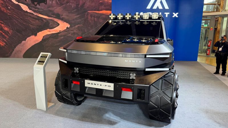 With the Montx P10, GAC also unveiled a futuristic concept for an off-road pickup truck. (Image:Wehner - VCG)