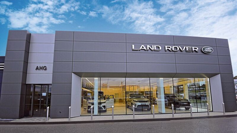 In Horb ist die AHG-Gruppe auch Land-Rover-Partner. Das Autohaus für die britische Marke wurde bei laufendem Betrieb umgebaut und erfüllt nun die aktuellen CI-Vorgaben. (AHG-Gruppe)