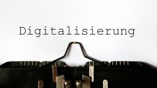 In ihrer Keynote auf der CCX 2024 erläutert die Technische Vizedirektorin Christine Serrette vom Informationstechnikzentrum Bund, wie Behörden in Deutschland die Cloud sicher nutzen können. (Bild: Pixi - stock.adobe.com)