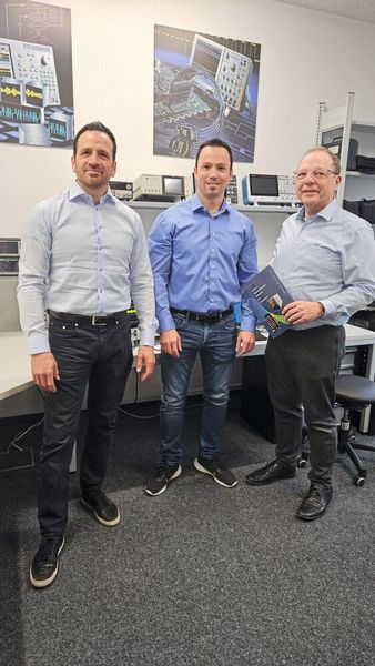 Neue Linktronix -Partnerschaft mit Tabor Electronis: v.l. Pietro Bianco (Linktronix), Silvan Christ (Linktronix) und Elmar Neumann (Tabor Sales Director D-A-CH). (Bild: Linktronix)